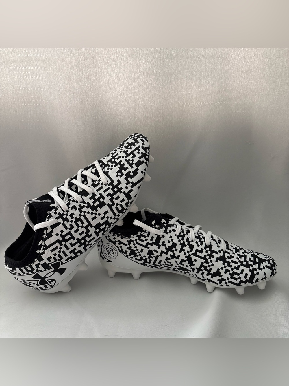 Under Armour Black & White Pixel Print Soccer Cleats Size 8 Brand New